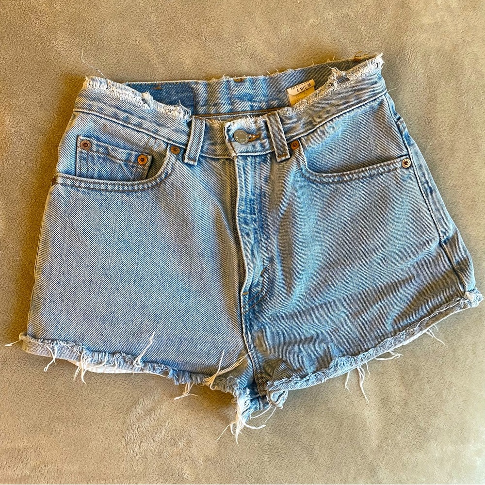 Made in USA Vintage Levi's Authentic Y2K 512
Light Wash Denim Shorts size 4